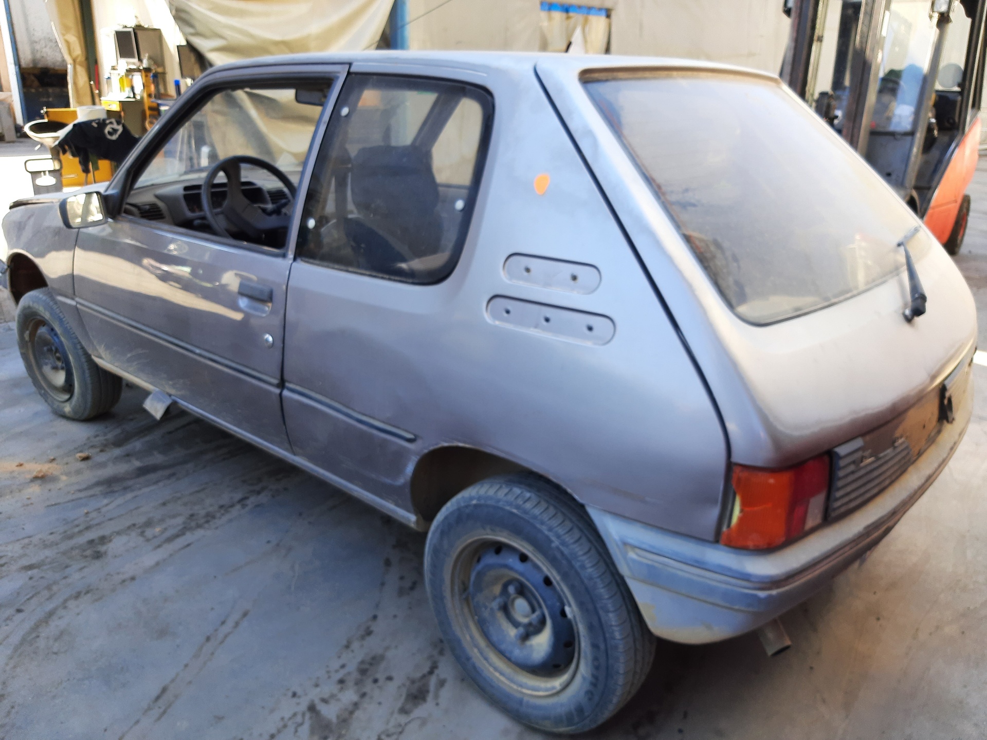 PEUGEOT 205 1 generation (1983-1998) Højre side solskærm 45665 22454356