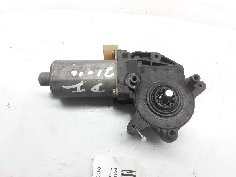 RENAULT Megane 1 generation (1995-2003) Moteur de lève-vitre de porte avant gauche 0130821720 24007723