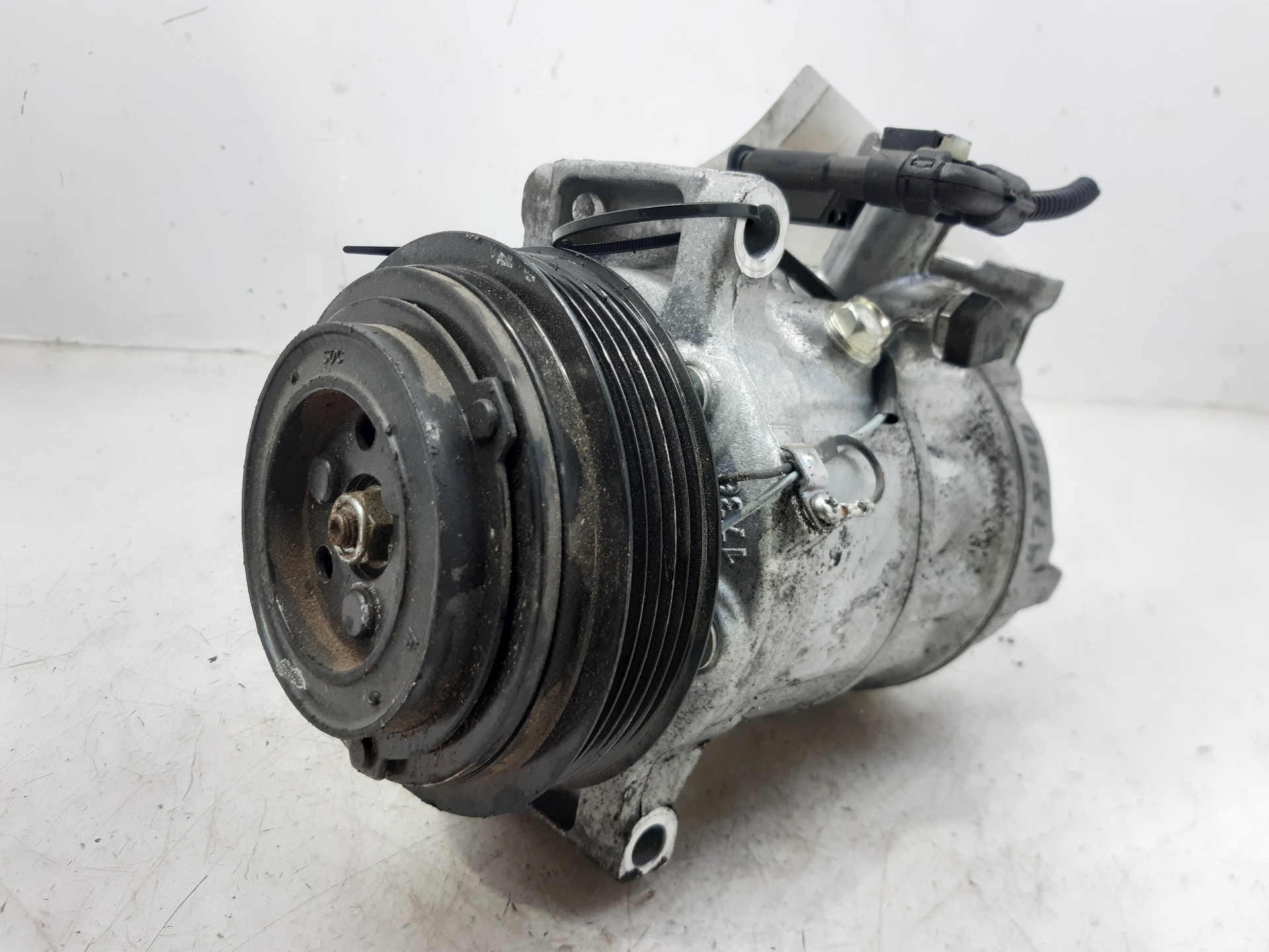 MERCEDES-BENZ C-Class W205/S205/C205 (2014-2023) Kondicionieriaus siurblys (kompresorius) 0008304500 24983022