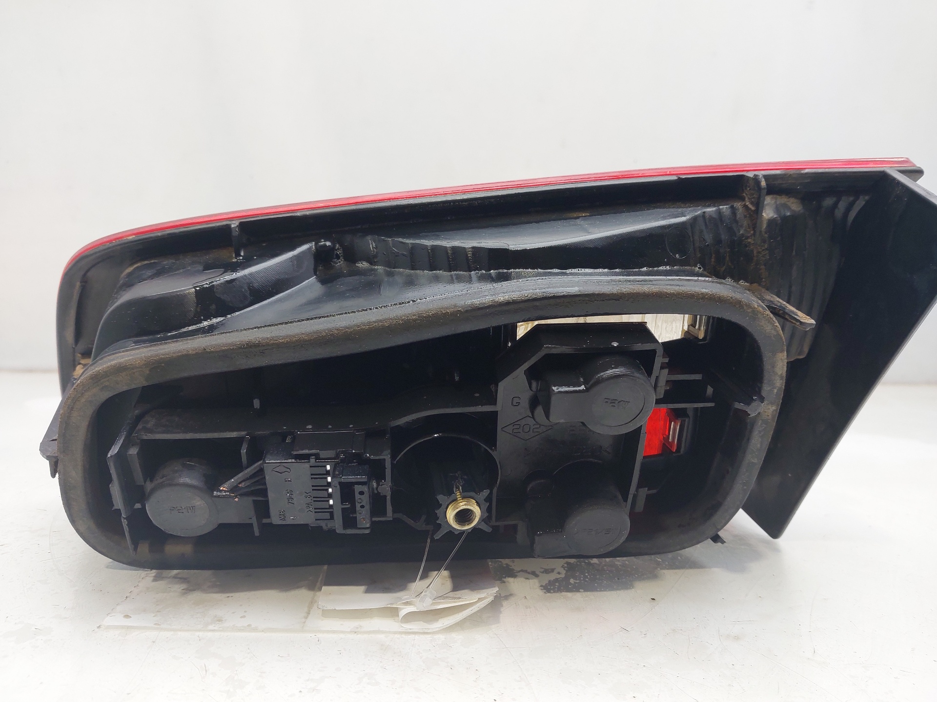 RENAULT Rear Left Taillight 8200002475 24139060