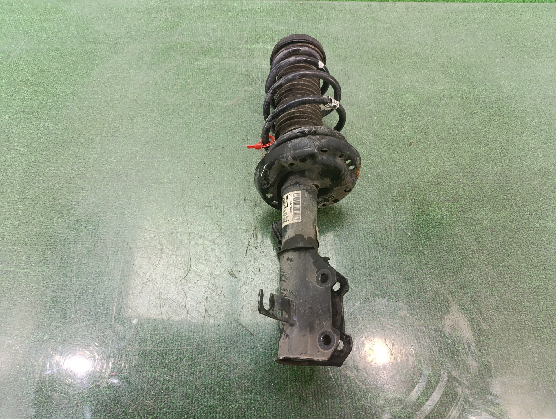 Amortecedor frente esquerdo B16DTL 13474017 de Opel Astra j (p10) 2009-2015 con 104062 km - pieza usada