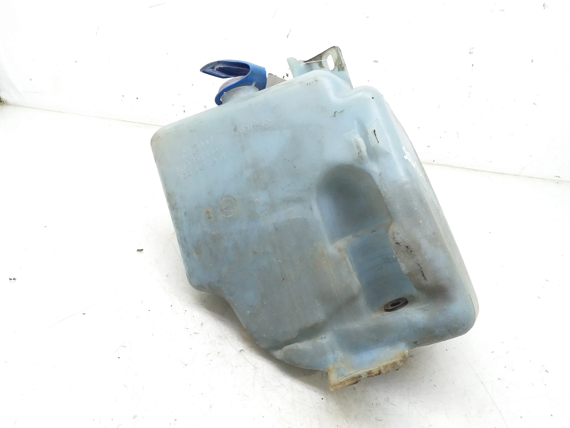 VOLKSWAGEN Golf 3 generation (1991-1998) Vindusspylertank 1H0955453 18720811