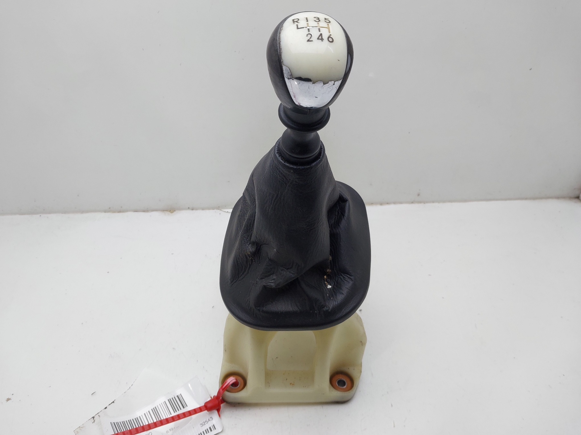 HYUNDAI ix35 1 generation (2009-2015) Buton de schimbare a vitezelor 437002Y3009P 23956510