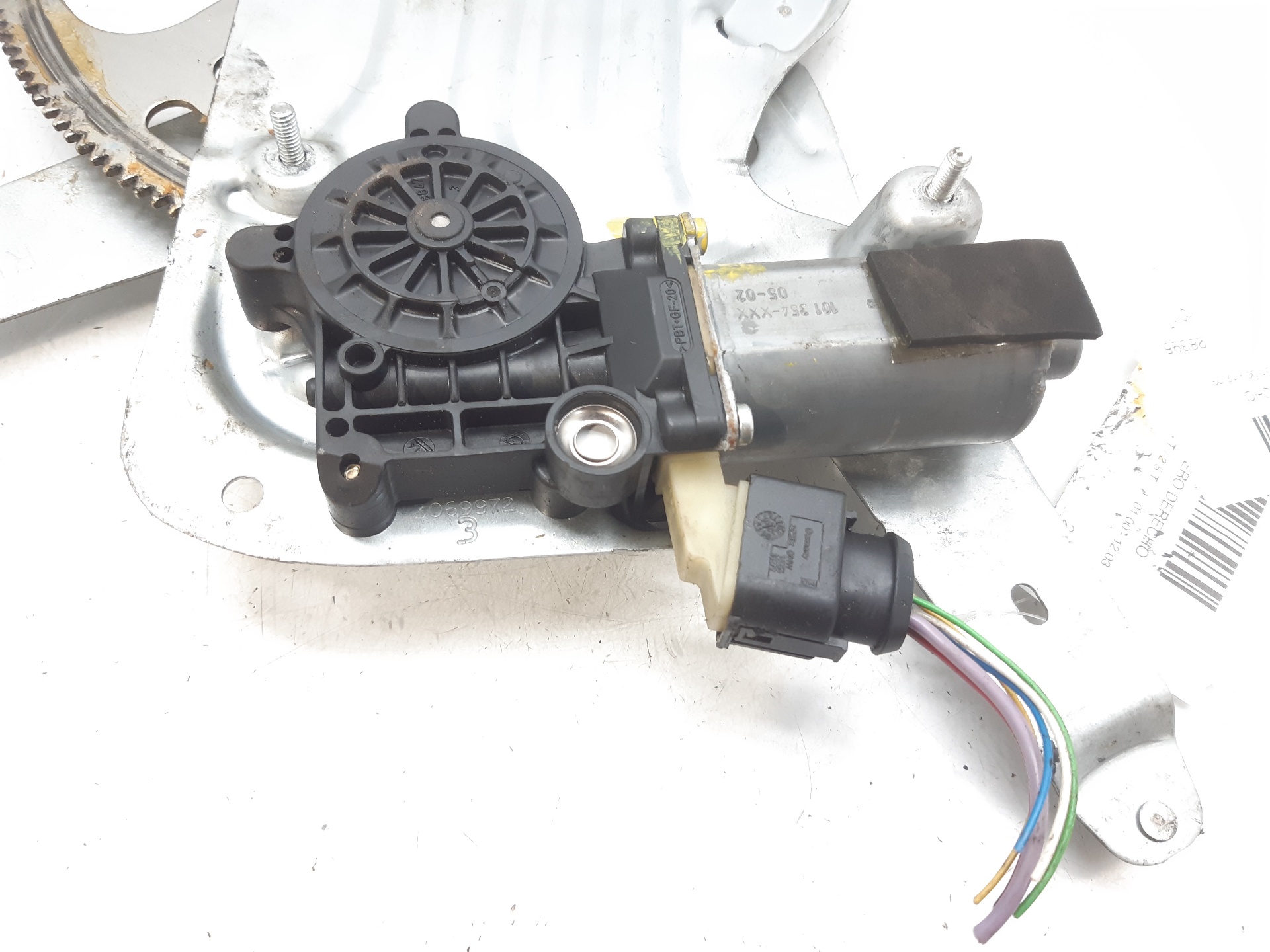 VOLVO V70 2 generation (2000-2008) Lève-vitre de porte avant droite 0130821761 22438543