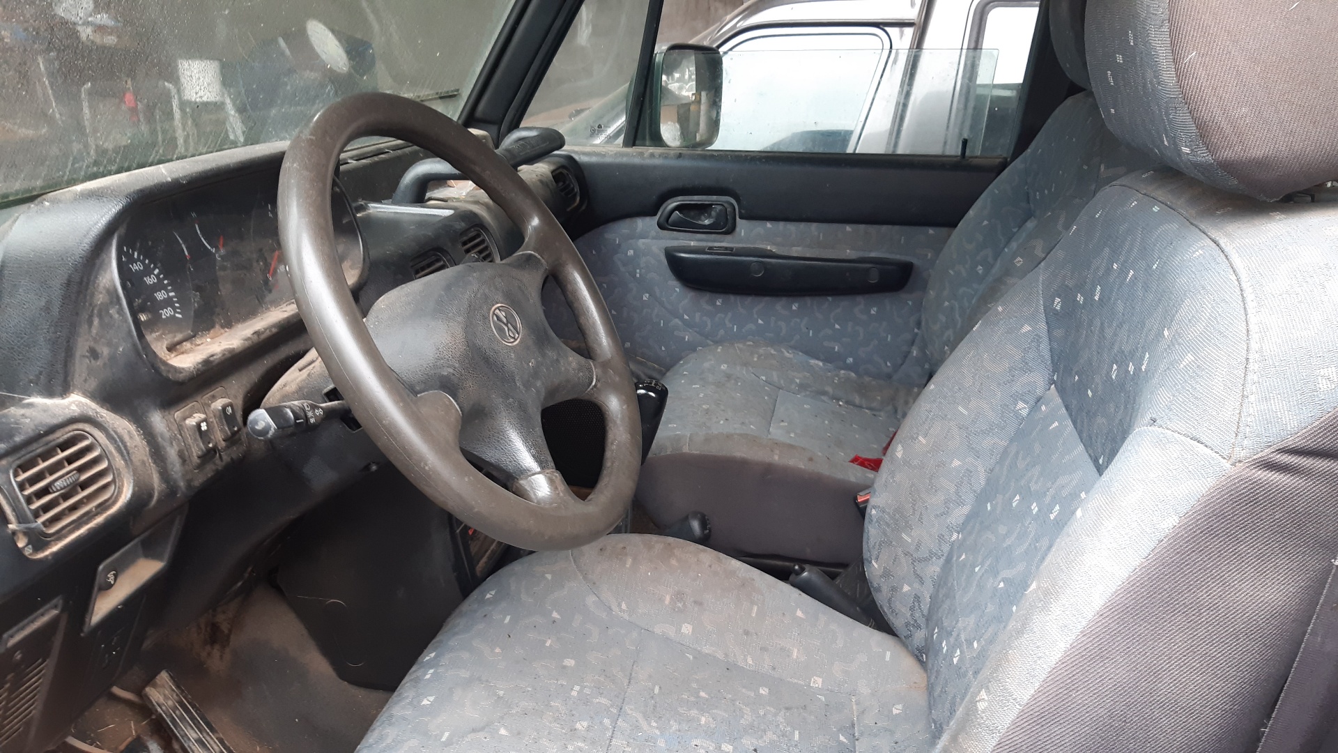 MITSUBISHI Крышка багажника SM218008E 20999715