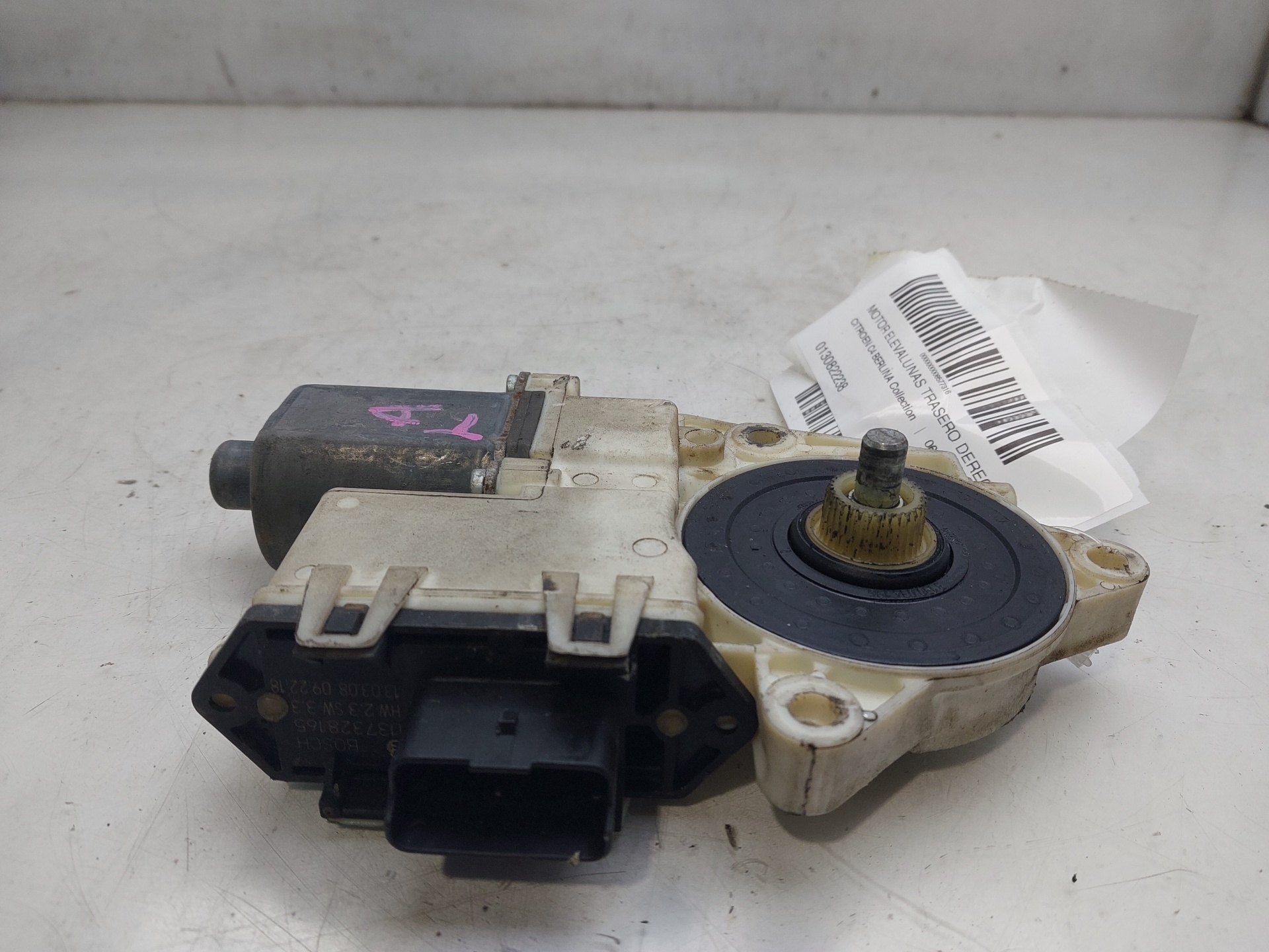 CITROËN C4 1 generation (2004-2011) Moteur de commande de vitre de porte arrière droite 0130822238 23511328