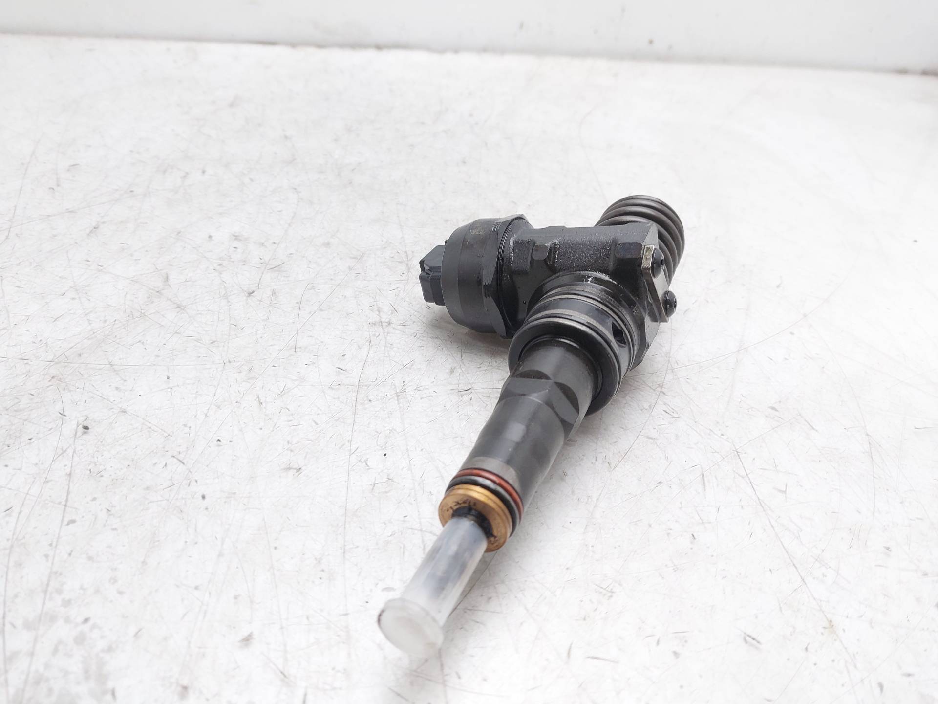 SEAT Cordoba 2 generation (1999-2009) Fuel Injector 038130073AJ 23079455