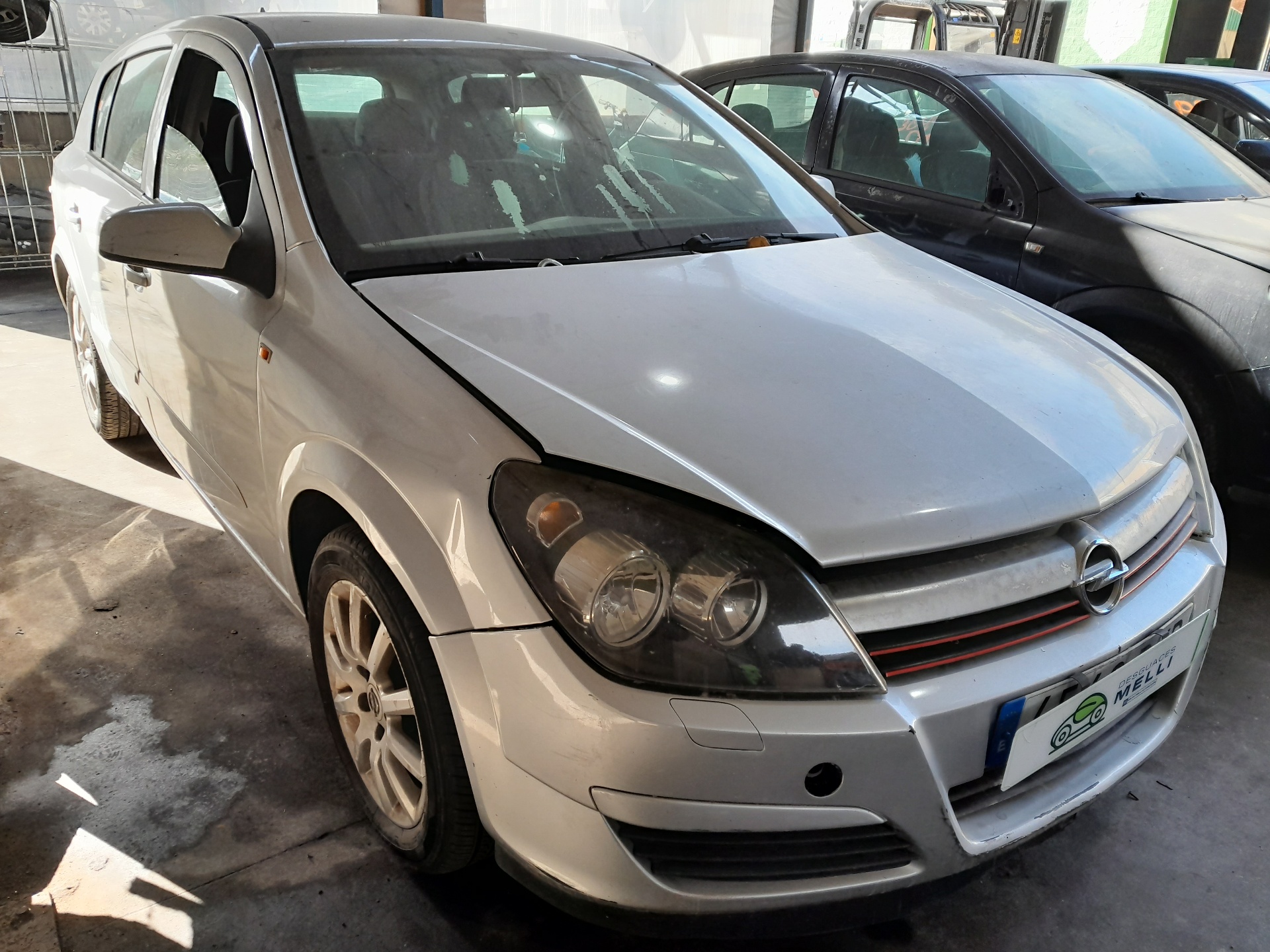 OPEL Astra J (2009-2020) Priekšējo kreiso durvju logu pacēlājs 13100417 23011581