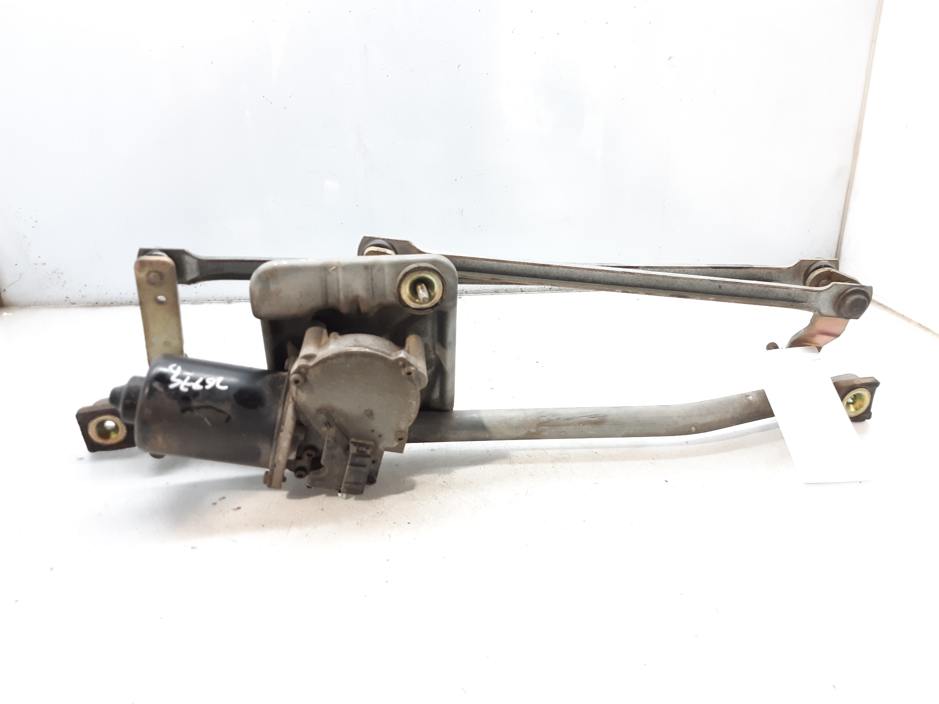 Motor limpia delantero RFN 1097546 de Ford Mondeo ii sedán (bfp) 1996-2000 90 CV