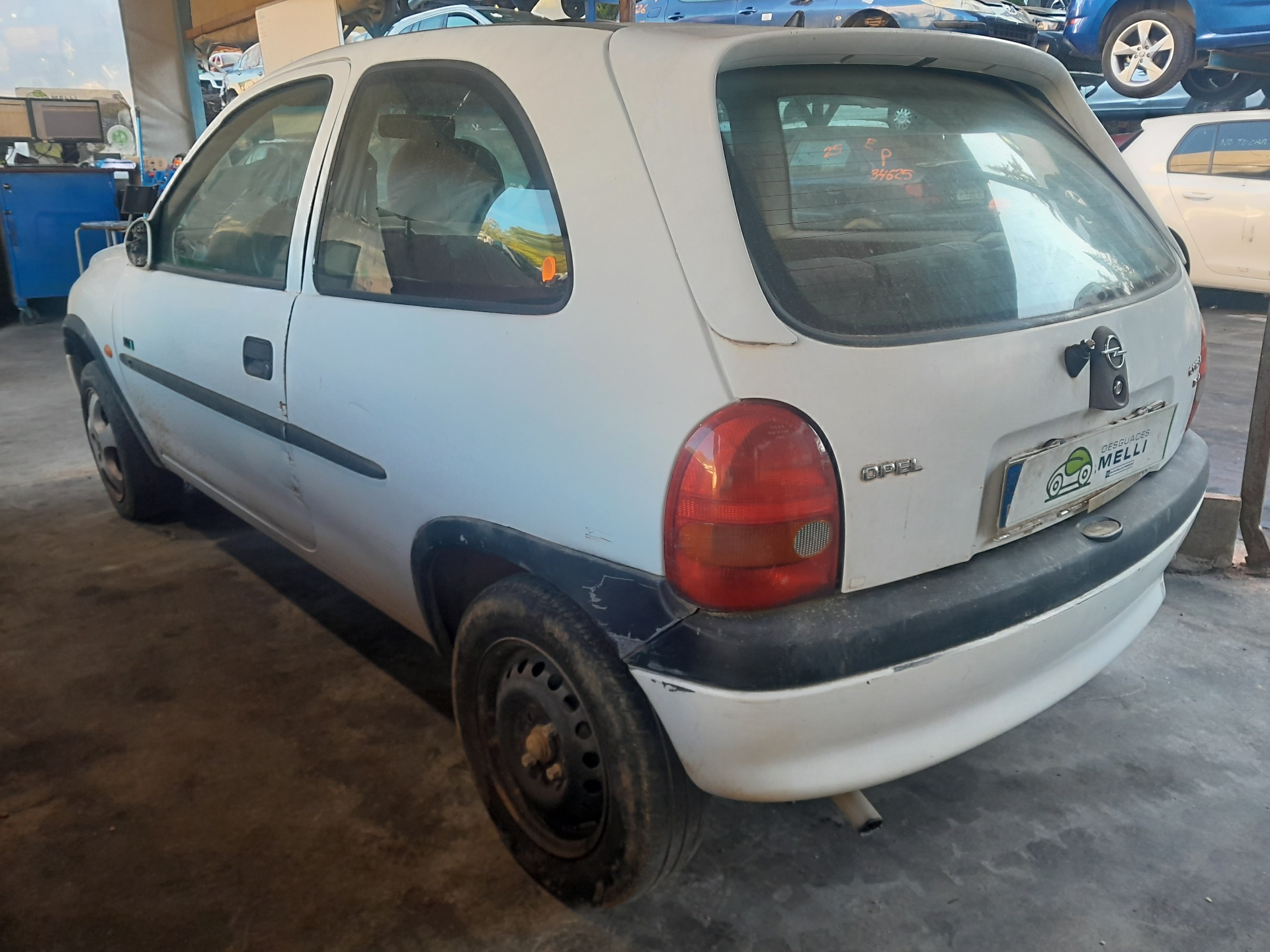 OPEL Corsa B (1993-2000) Priekšējais kreisais spārns 90387048 24973367