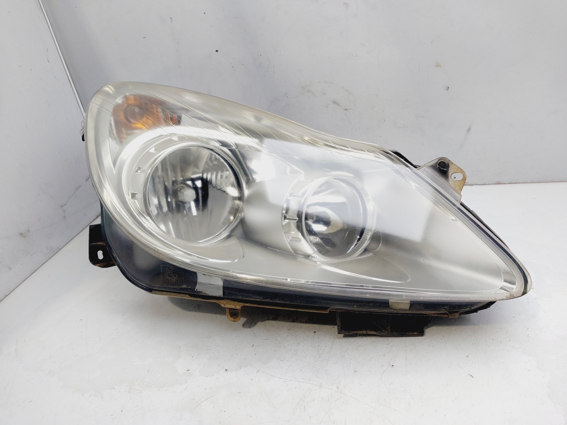 FORD USA Corsa D (2006-2020) Front Right Headlight 13186382 25412695