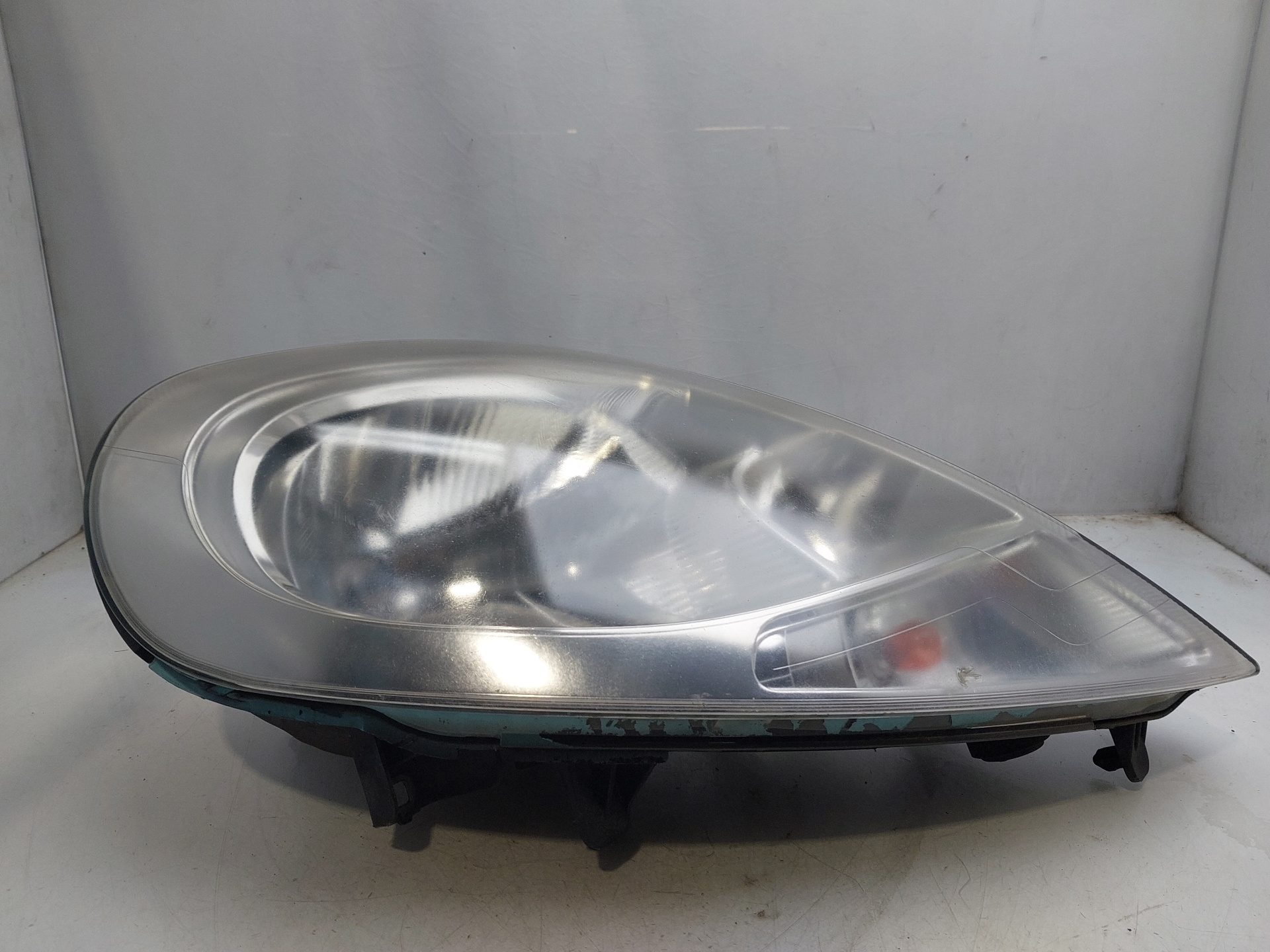 RENAULT Front Right Headlight 8200701356 23953489