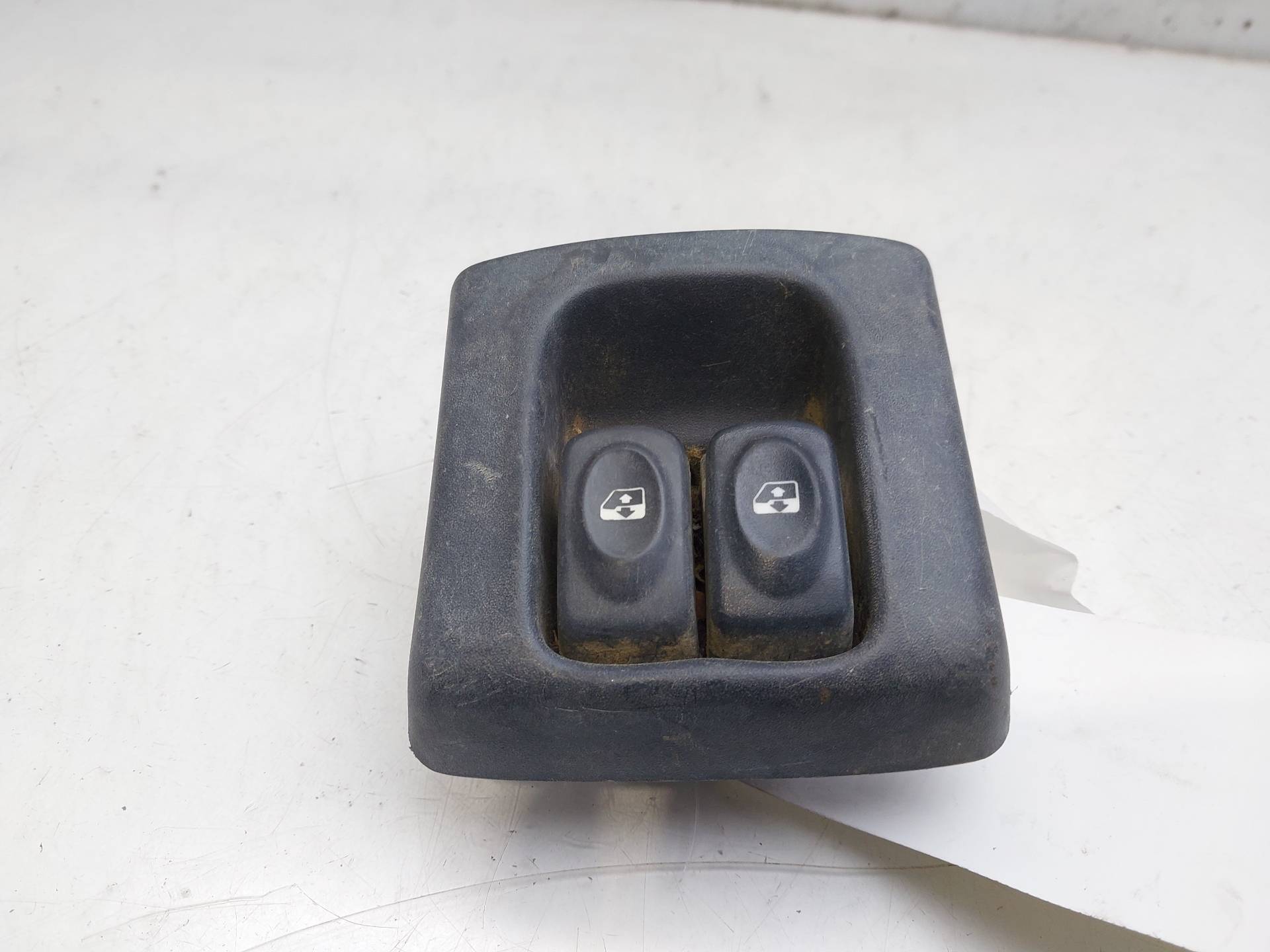 RENAULT Megane 1 generation (1995-2003) Front Left Door Window Switch 7700841069 24144956