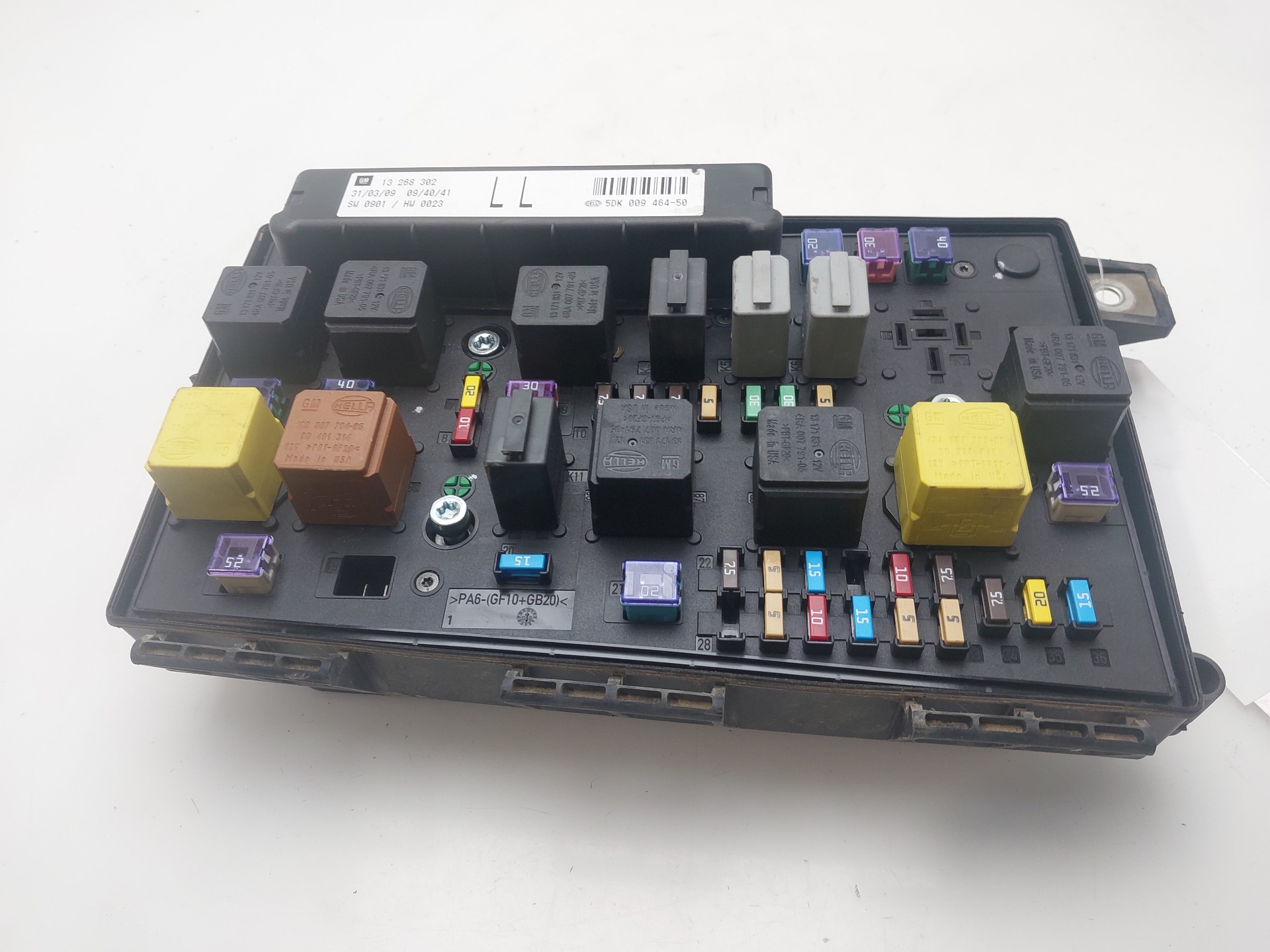 OPEL Zafira B (2005-2010) Fuse Box 13268302 25712586