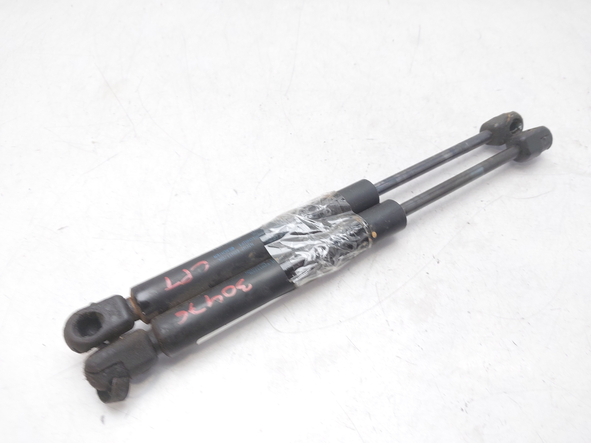 AUDI TT 8N (1998-2006) Front Right Bonnet Strut 8N0823359 22495474