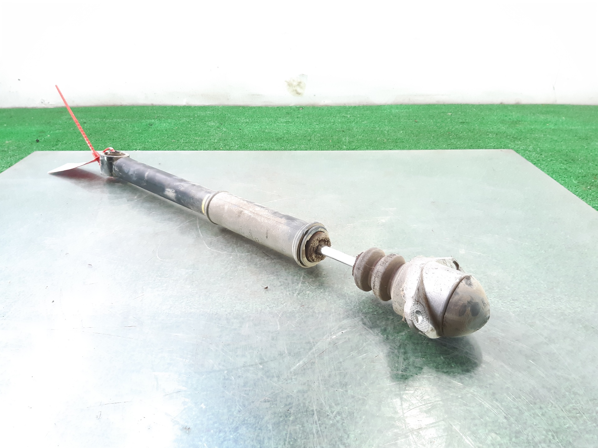 SEAT Cordoba 2 generation (1999-2009) Rear Left Shock Absorber 6R0513025E 18439475