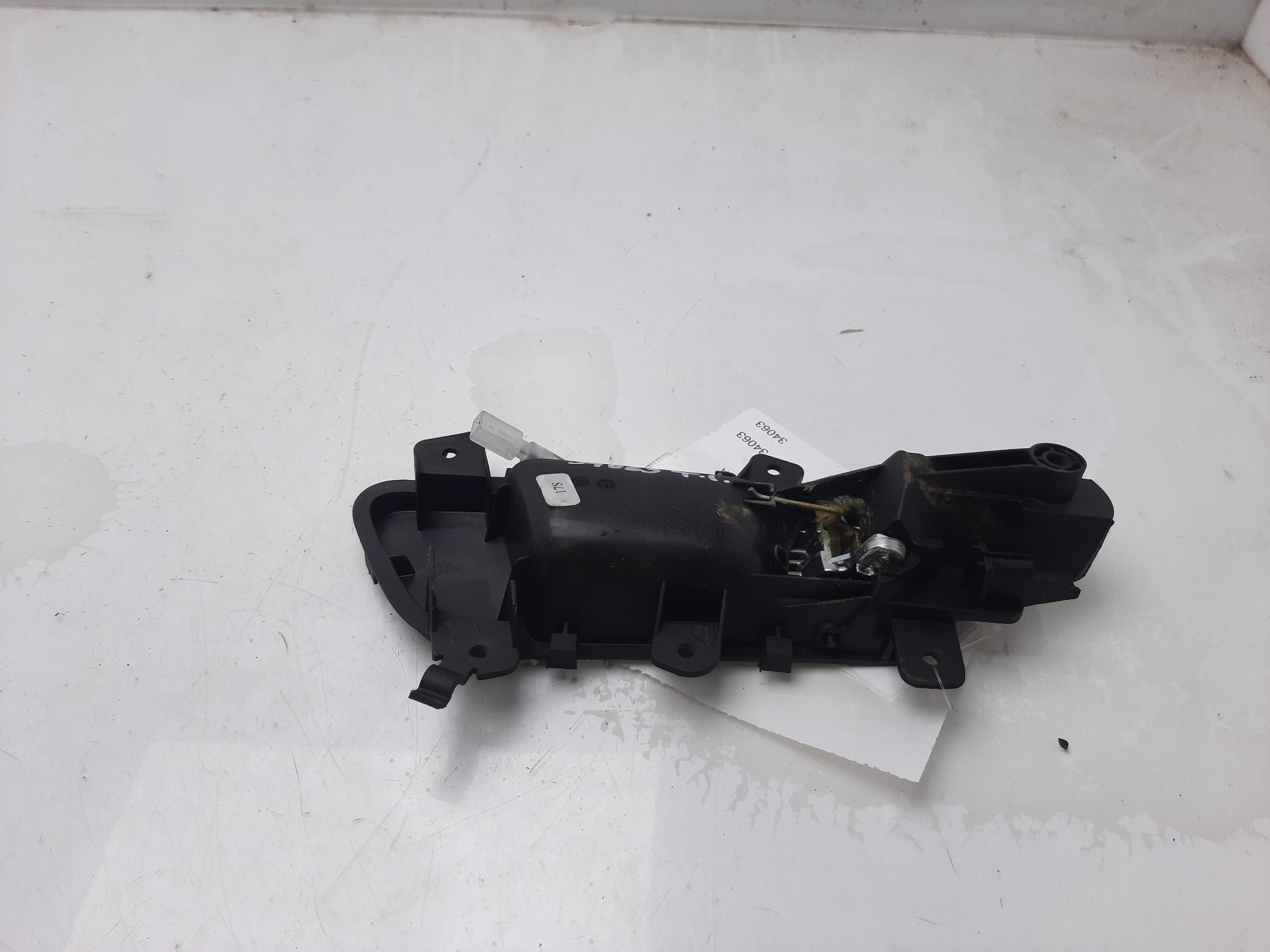 AUDI A4 B8/8K (2011-2016) Kreisais aizmugurējais iekšējais atvēršanas rokturis 8K0839019 23798852