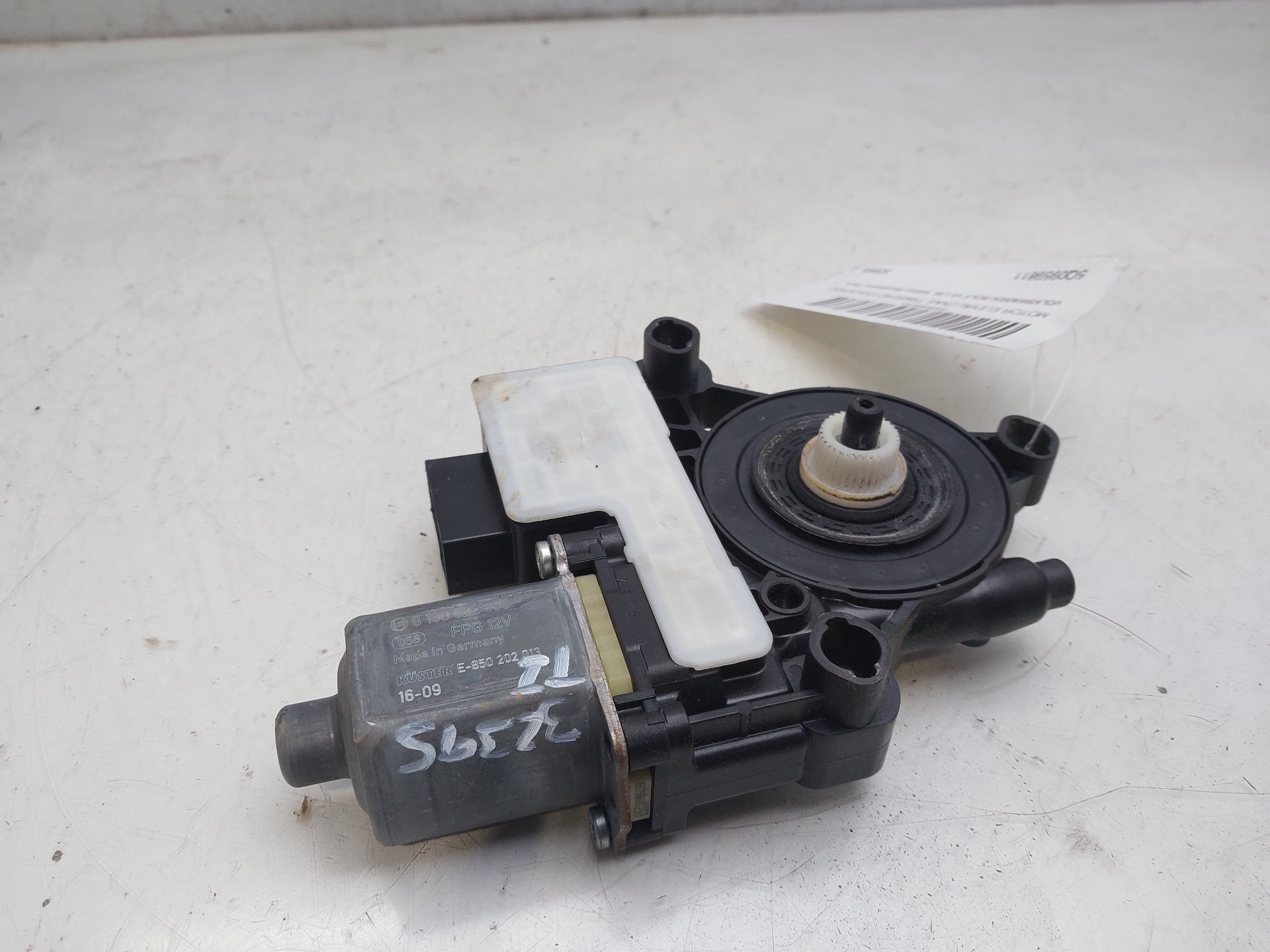 VOLKSWAGEN Golf 7 generation (2012-2024) Rear Left Door Window Control Motor 5Q0959811 22763812