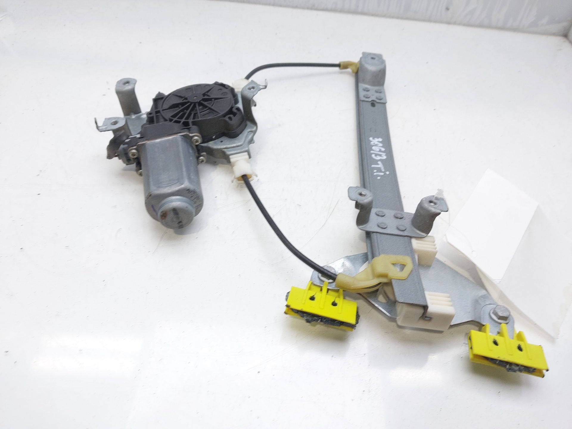 NISSAN Qashqai 1 generation (2007-2014) Rear left door window lifter 82701JD40A 23012650