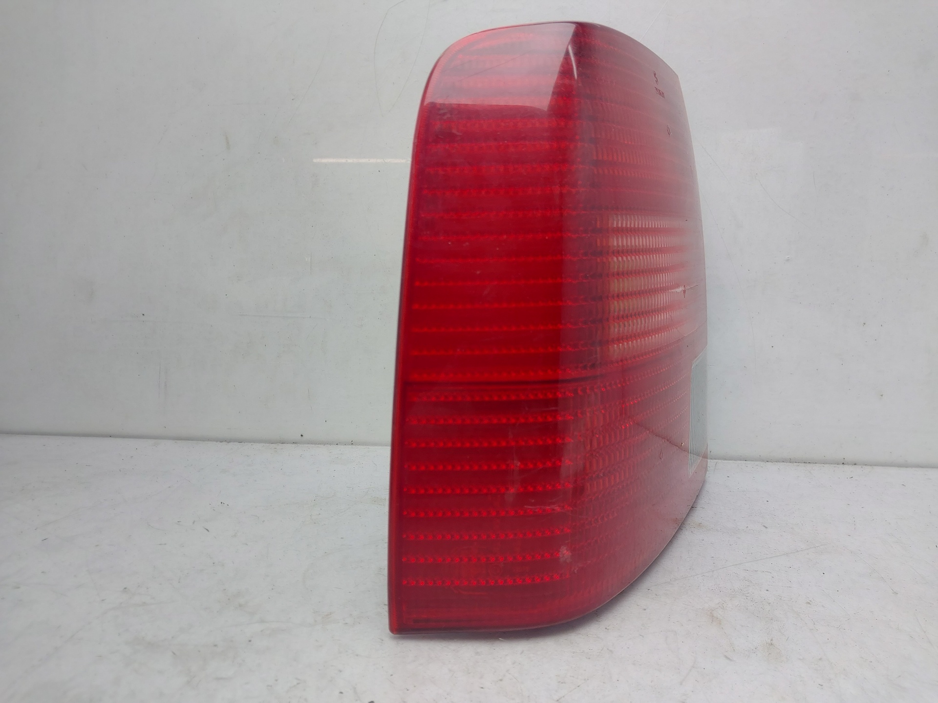 VOLKSWAGEN Passat B5 (1996-2005) Rear Left Taillight 3B5945095F 20142370