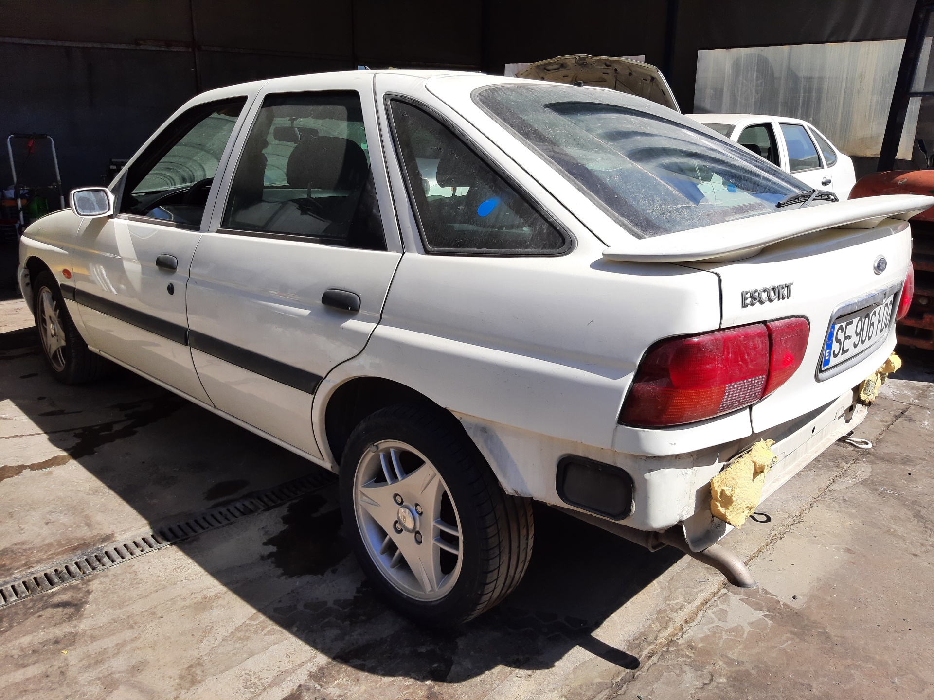 FORD Escort 5 generation (1990-2000) Feu arrière gauche 93AG15K258 24133002