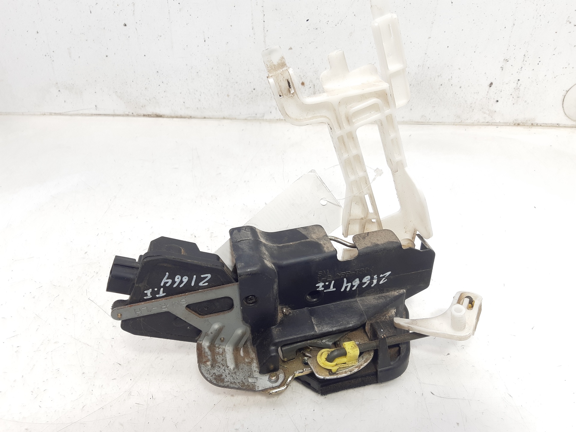 HYUNDAI Santa Fe SM (2000-2013) Rear Left Door Lock 8141026000 18582325