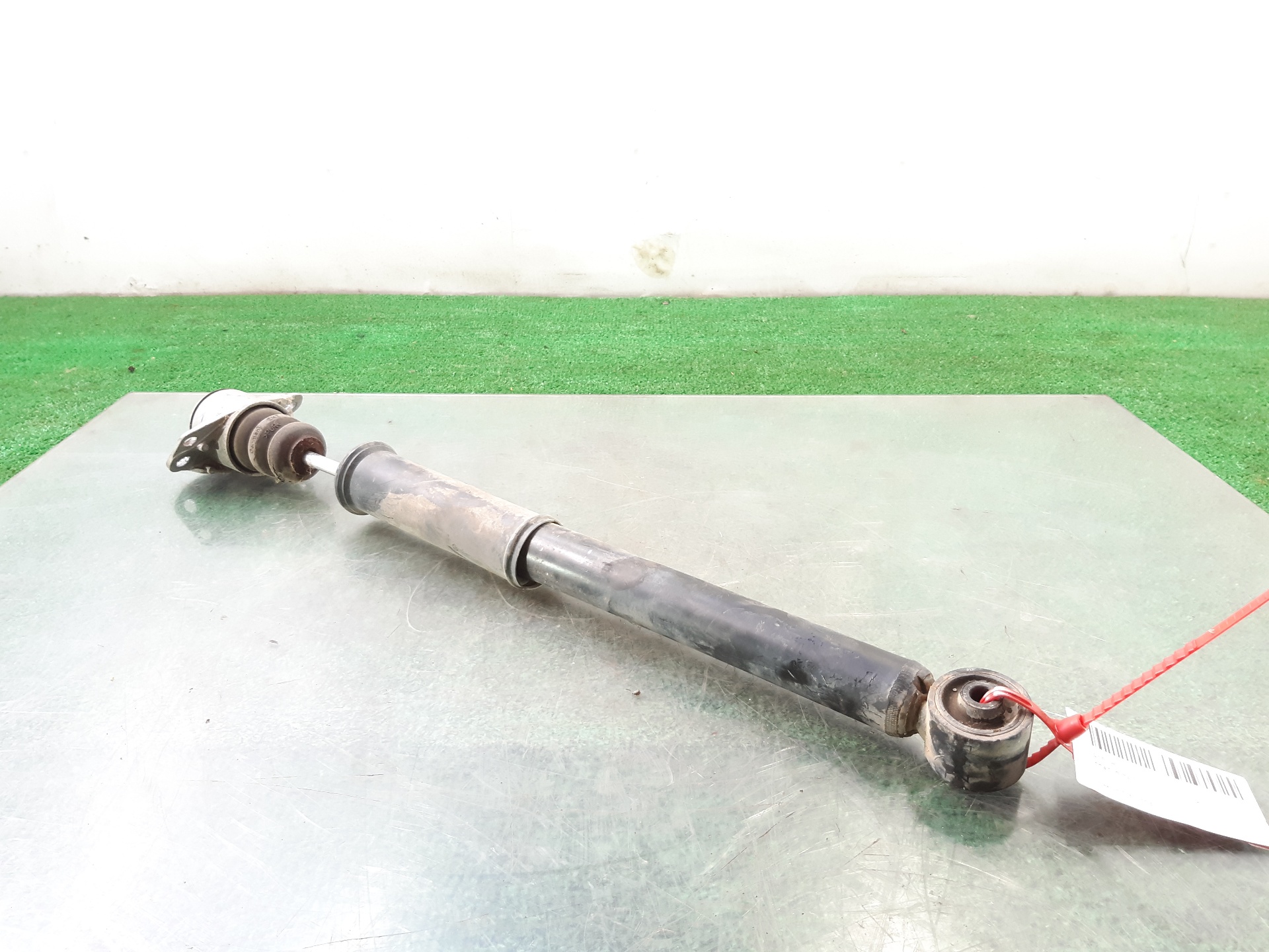 SEAT Cordoba 2 generation (1999-2009) Rear Left Shock Absorber 6R0513025E 18439475