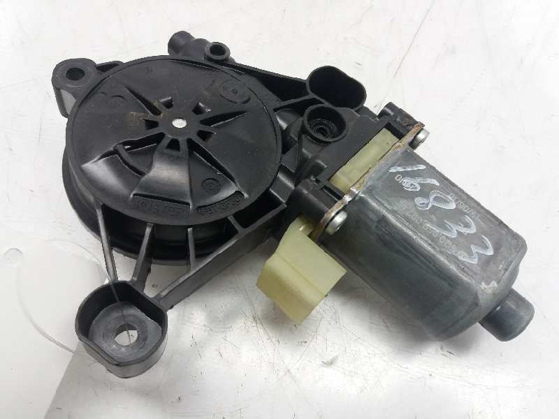 SEAT Leon 3 generation (2012-2020) Front Right Door Window Control Motor 5Q0959802B 18368577