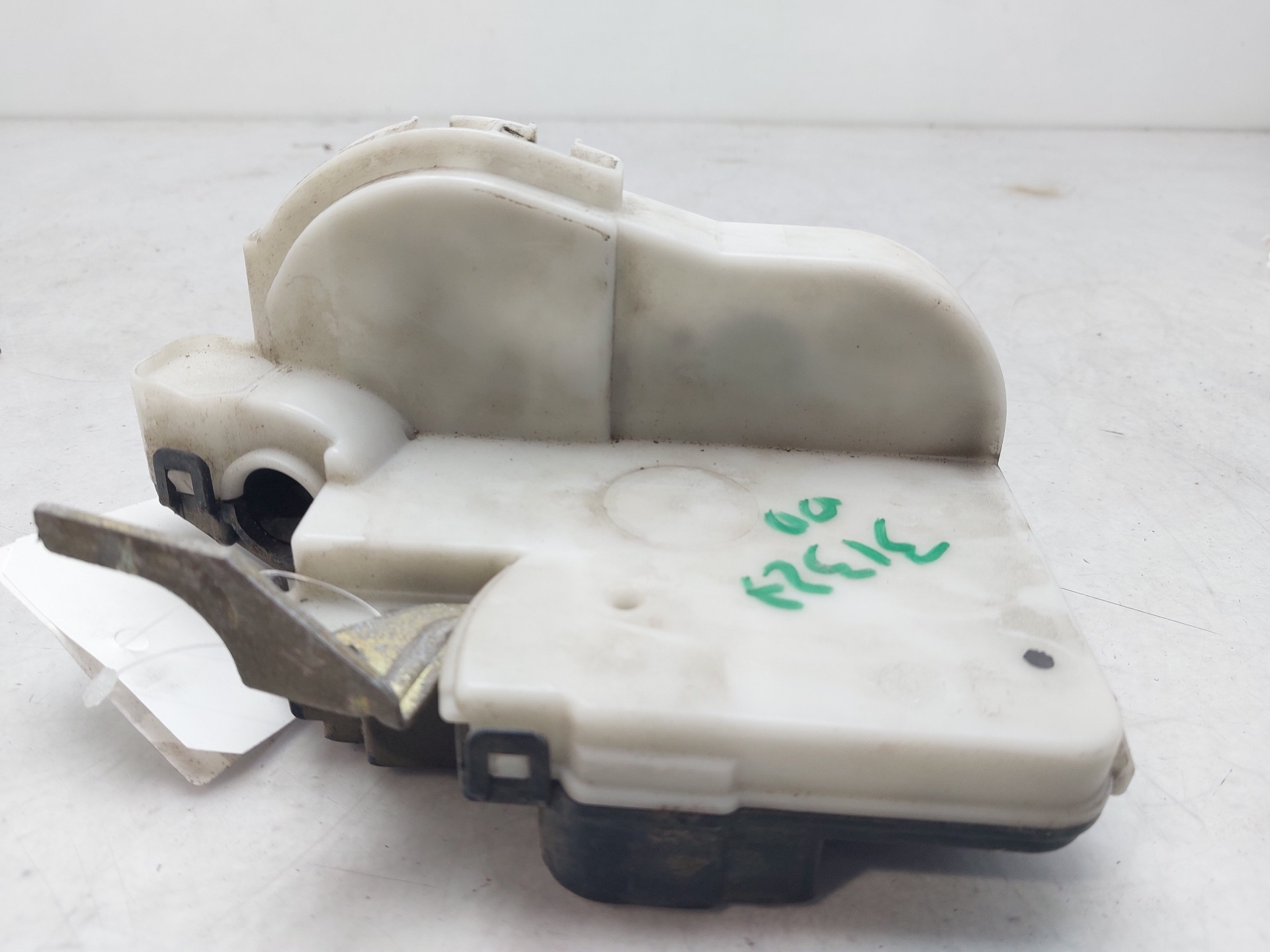 VAUXHALL Polo 3 generation (1994-2002) Front Right Door Lock 6N1837016D 22327360