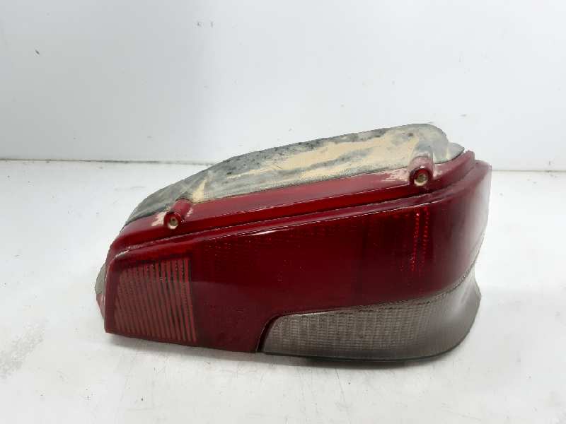 Faro posteriore destro HDZ 635184 de Peugeot 106 i (1a, 1c) 1991-1996 60 CV - pieza usada