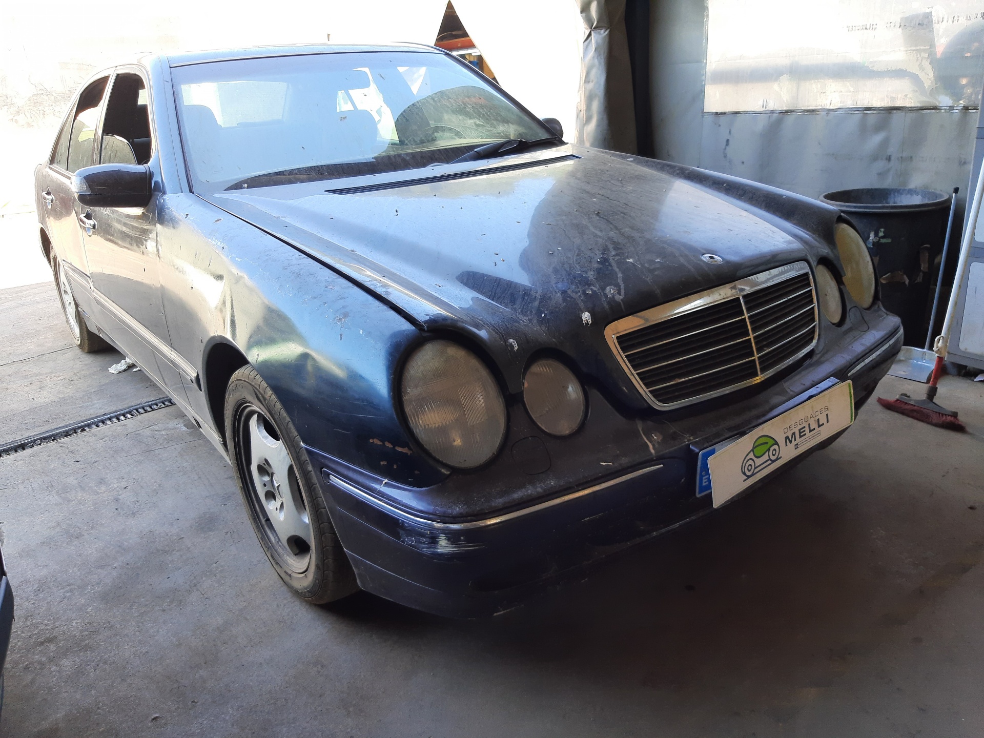 MERCEDES-BENZ E-Class W210 (1995-2002) Priekinių kairių durų stiklo pakelėjas 2107201146 18716019