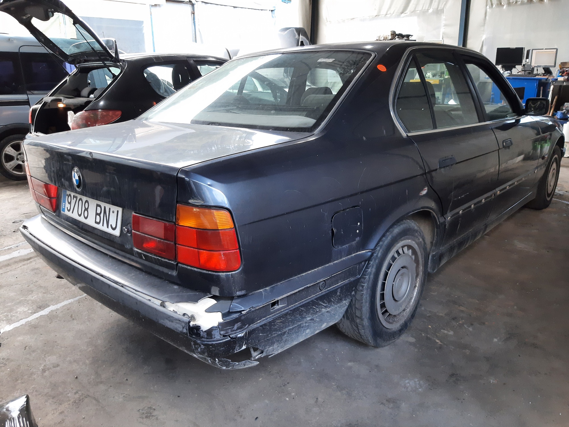 BMW 5 Series E34 (1988-1996) Повторитель переднего правого крыла 63131384034 18782240