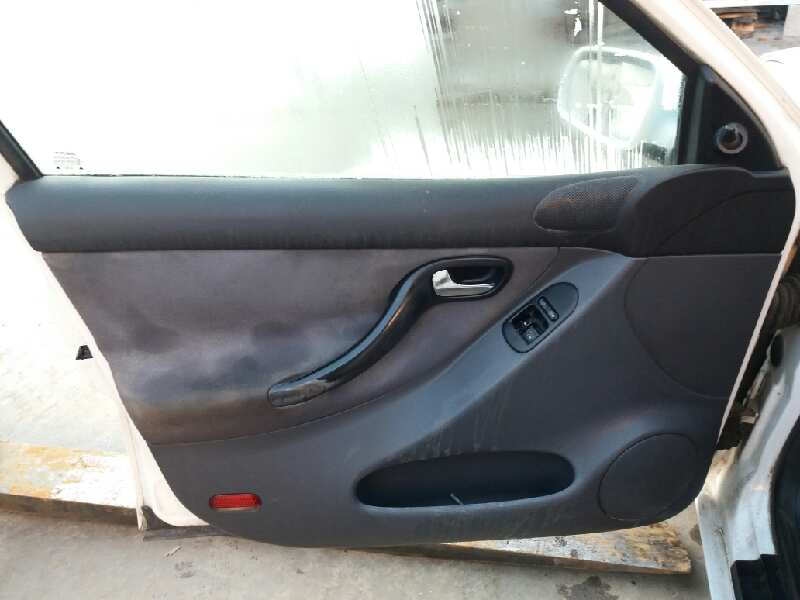 SEAT Toledo 2 generation (1999-2006) Priekinis dešinys saugos diržas 33009583 20175860