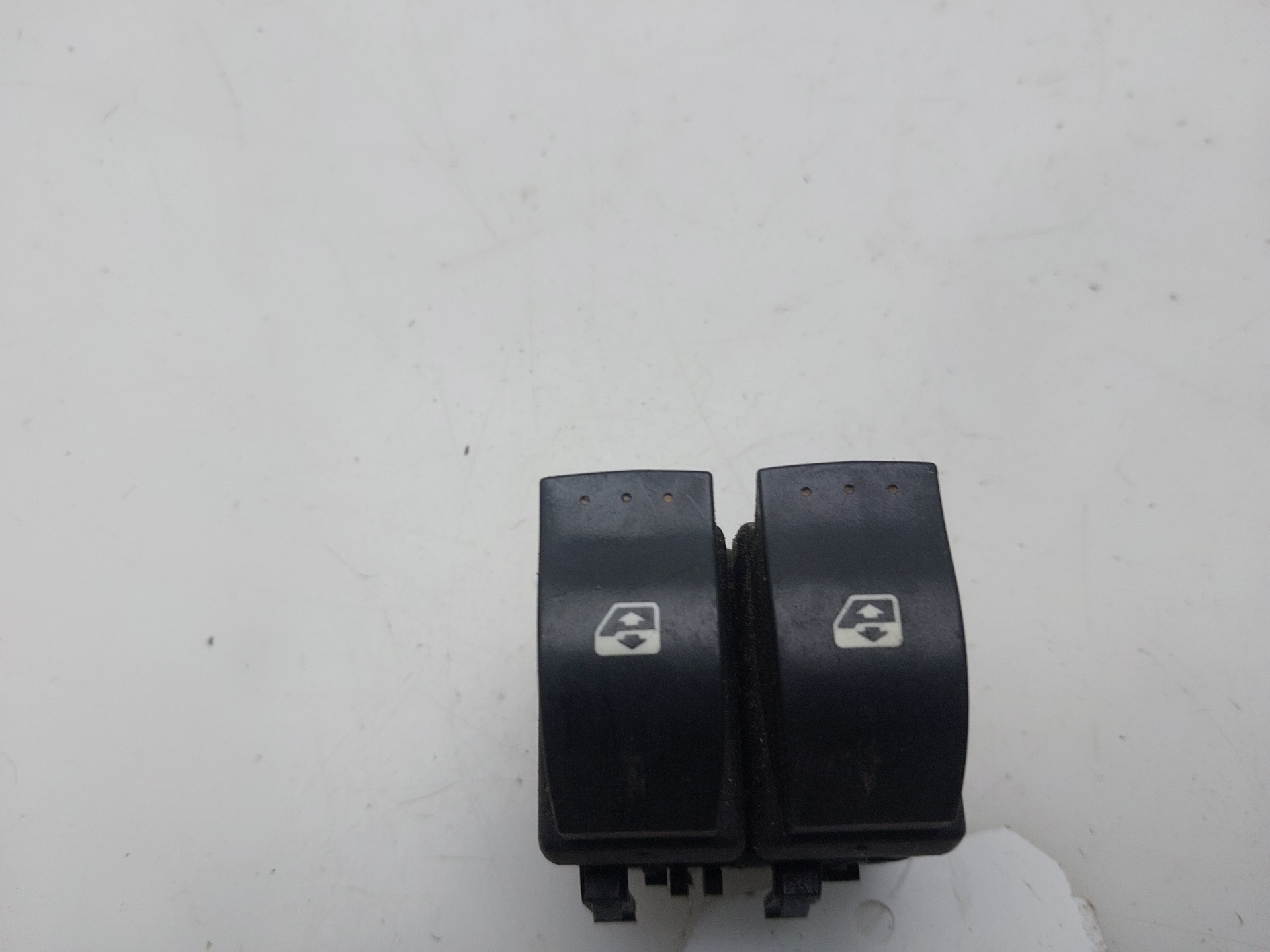 RENAULT Clio 1 generation (1990-1998) Front Left Door Window Switch 8200084003 25506172