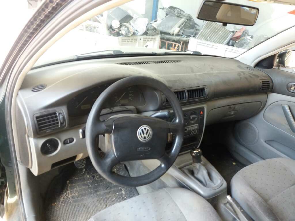 VOLKSWAGEN Passat B5 (1996-2005) Маторчик стеклоподъемника передней правой двери 0130821694 20177121