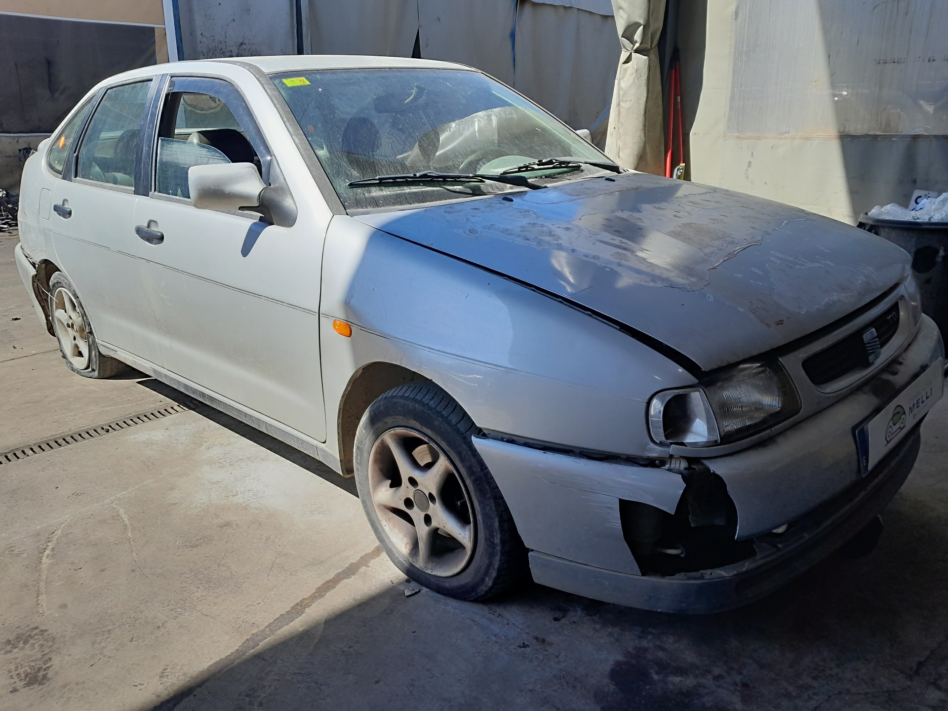 SEAT Ibiza 2 generation (1993-2002) Главина на предно дясно колело 1H0407256B 22326576