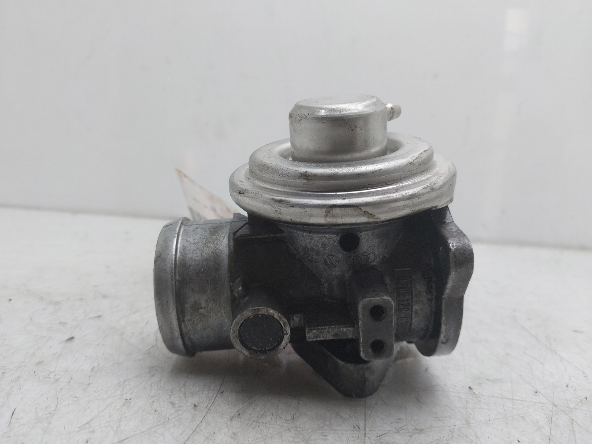 NISSAN Leon 1 generation (1999-2005) EGR клапан 038131501E 21624912