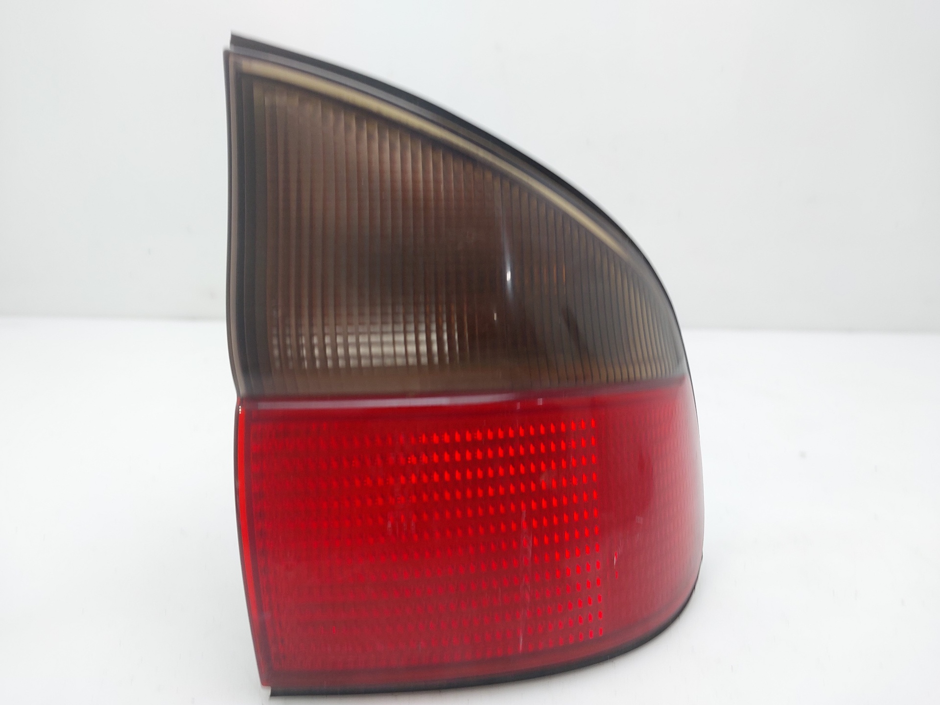 RENAULT Safrane 1 generation (1992-2000) Rear Right Taillight Lamp 7700847103 24759642