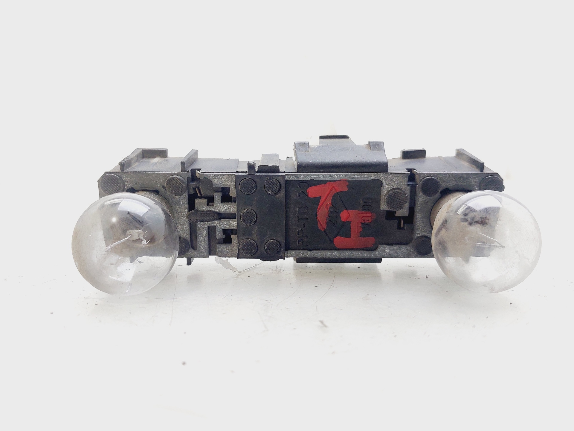 Headlamp mounting bracket rh F9Q716 7700420122 de Renault Laguna i (b56_, 556_) 1997-2001 98 CV