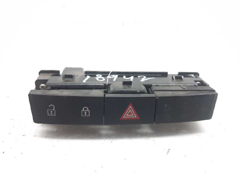 OPEL Astra J (2009-2020) кнопка опасности 13285122 18443559