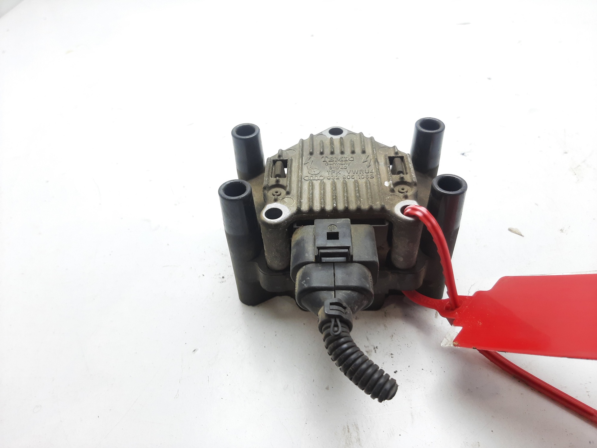 SEAT Arosa 6H (1997-2004) High Voltage Ignition Coil 032905106B 24761789