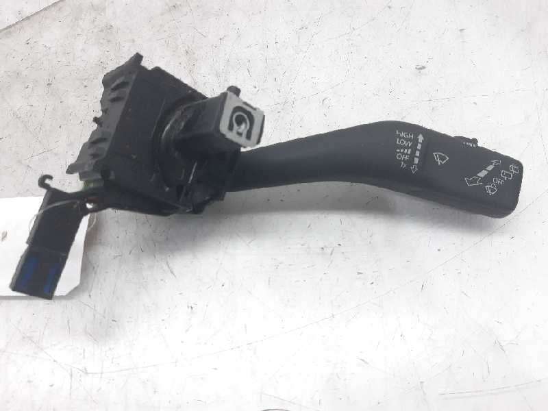 SEAT Leon 2 generation (2005-2012) Indikeringstorkarspaksbrytare 1K0953519H 20195794