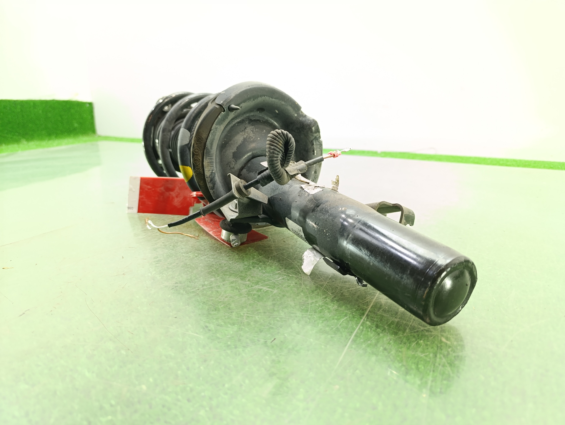 Stoßdämpfer vorne rechts D4162T 31317922 de Volvo V40 cross country (526) 2012-2015 114 CV con 77129 km - pieza usada