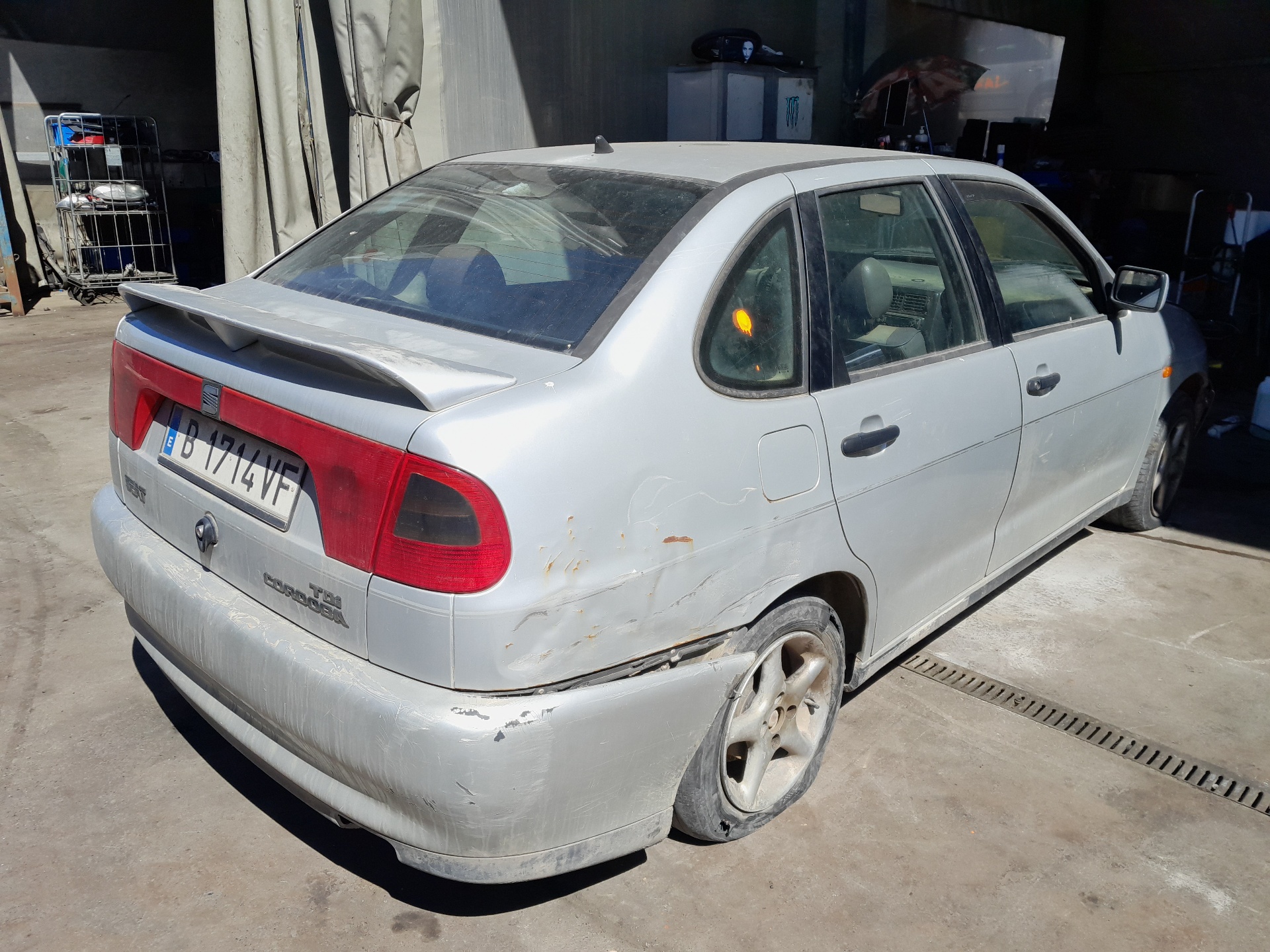 SEAT Ibiza 2 generation (1993-2002) Главина на предно дясно колело 1H0407256B 22326576