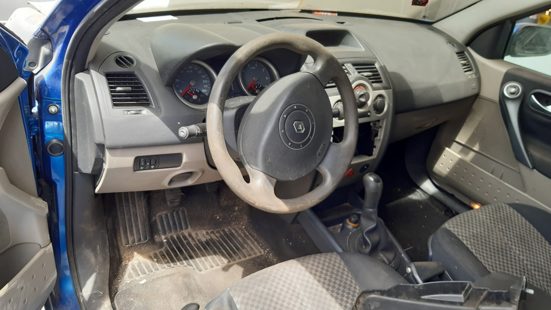 RENAULT Megane 2 generation (2002-2012) Вимикач вікна передніх правих дверей 8200315013 21011658