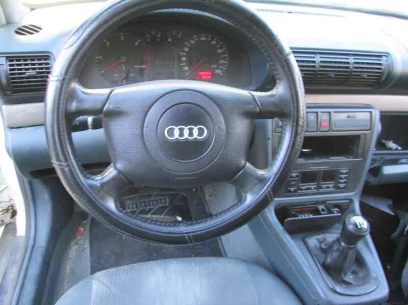 AUDI A4 B5/8D (1994-2001) Mâner exterior al ușii din stânga față 8D0837207A 24123143