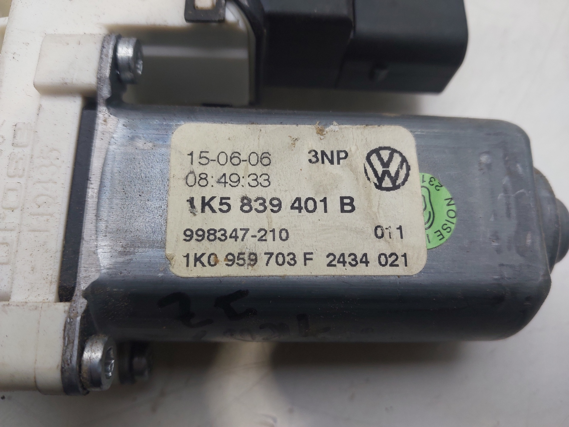 VOLKSWAGEN Jetta 5 generation (2005-2011) Rear Left Door Window Control Motor 1K5839401B 24759739