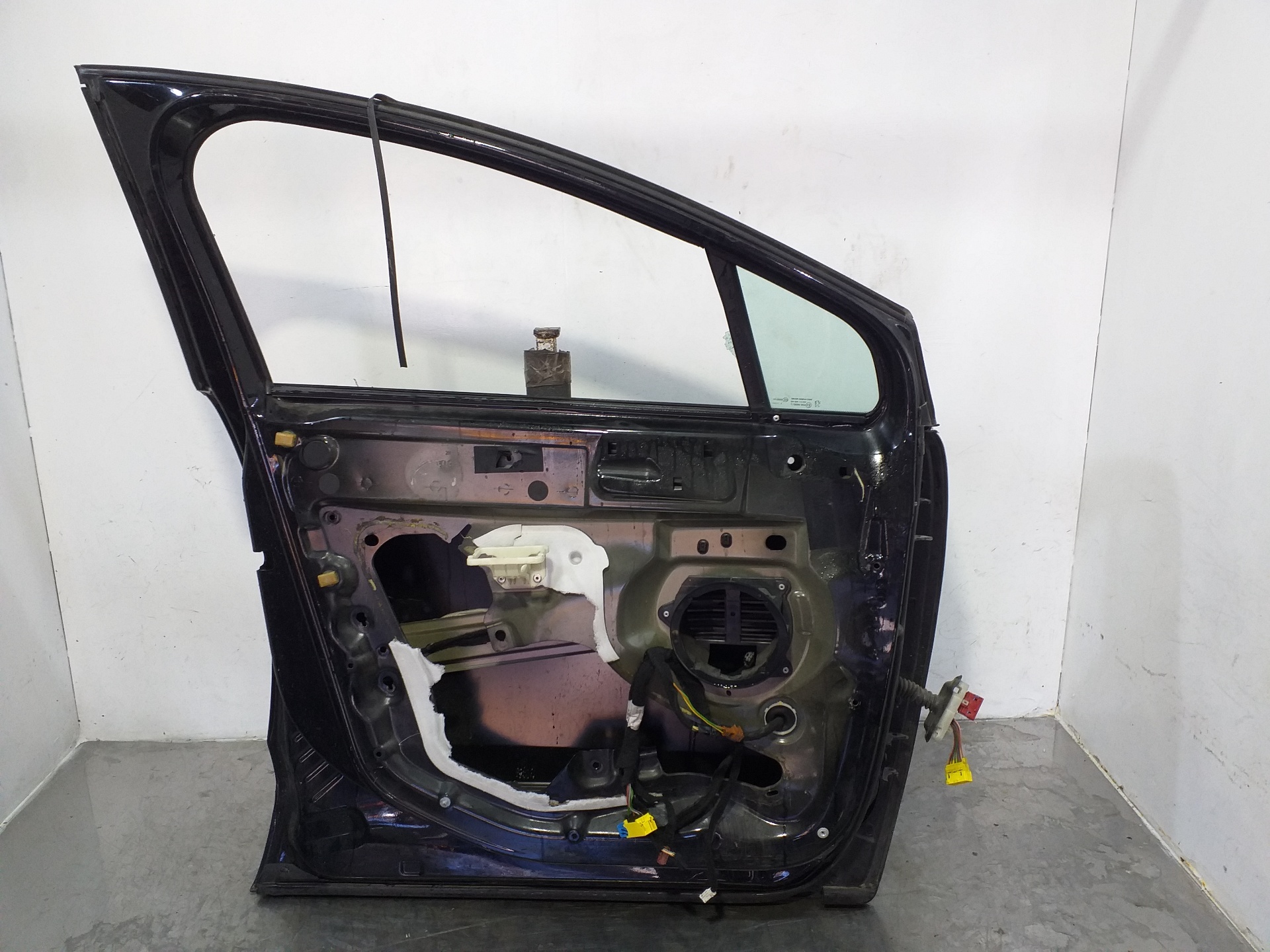 PEUGEOT 5008 1 generation (2009-2016) Front Left Door 9002AR 24759528