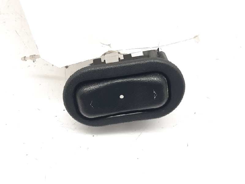 OPEL Astra H (2004-2014) Front Right Door Window Switch 90561388 24125775