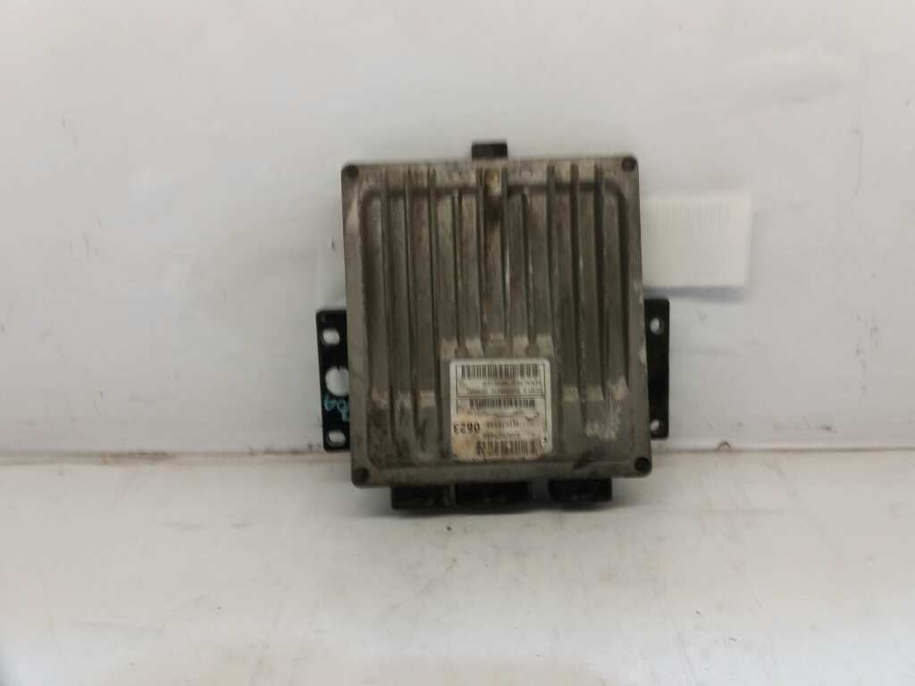 RENAULT Kangoo Engine Control Unit ECU 8200909666